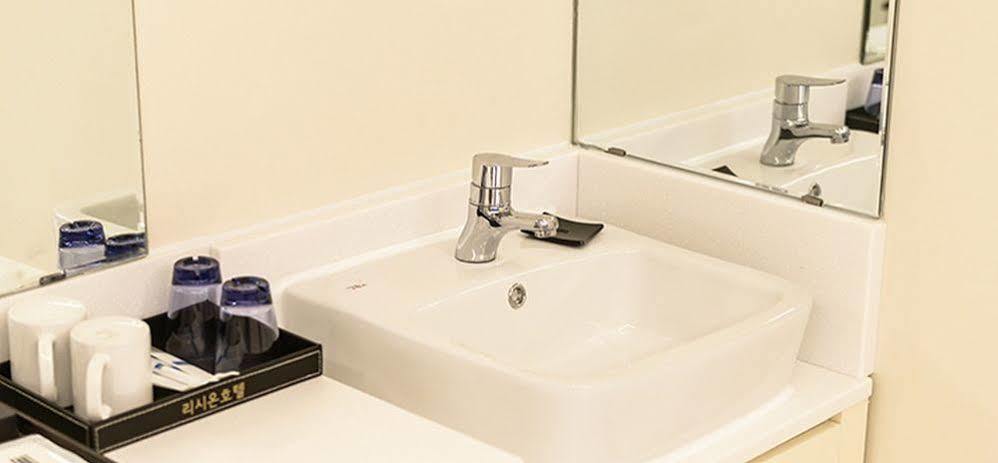 Rezion Hotel Szogüpho Kültér fotó