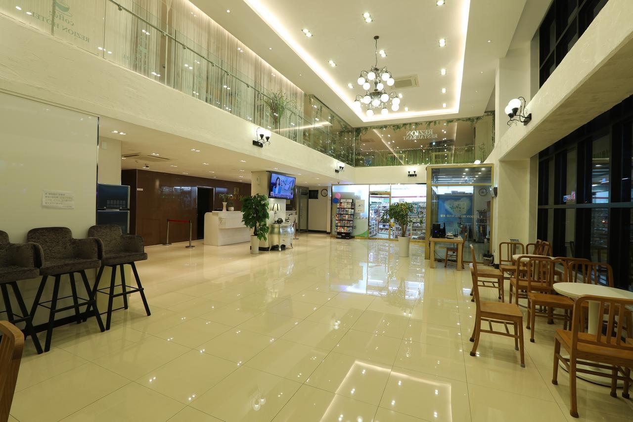 Rezion Hotel Szogüpho Kültér fotó